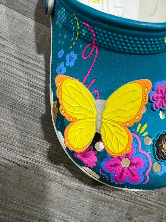 CROCS Disney Encanto size J2 - Picture 11 of 11